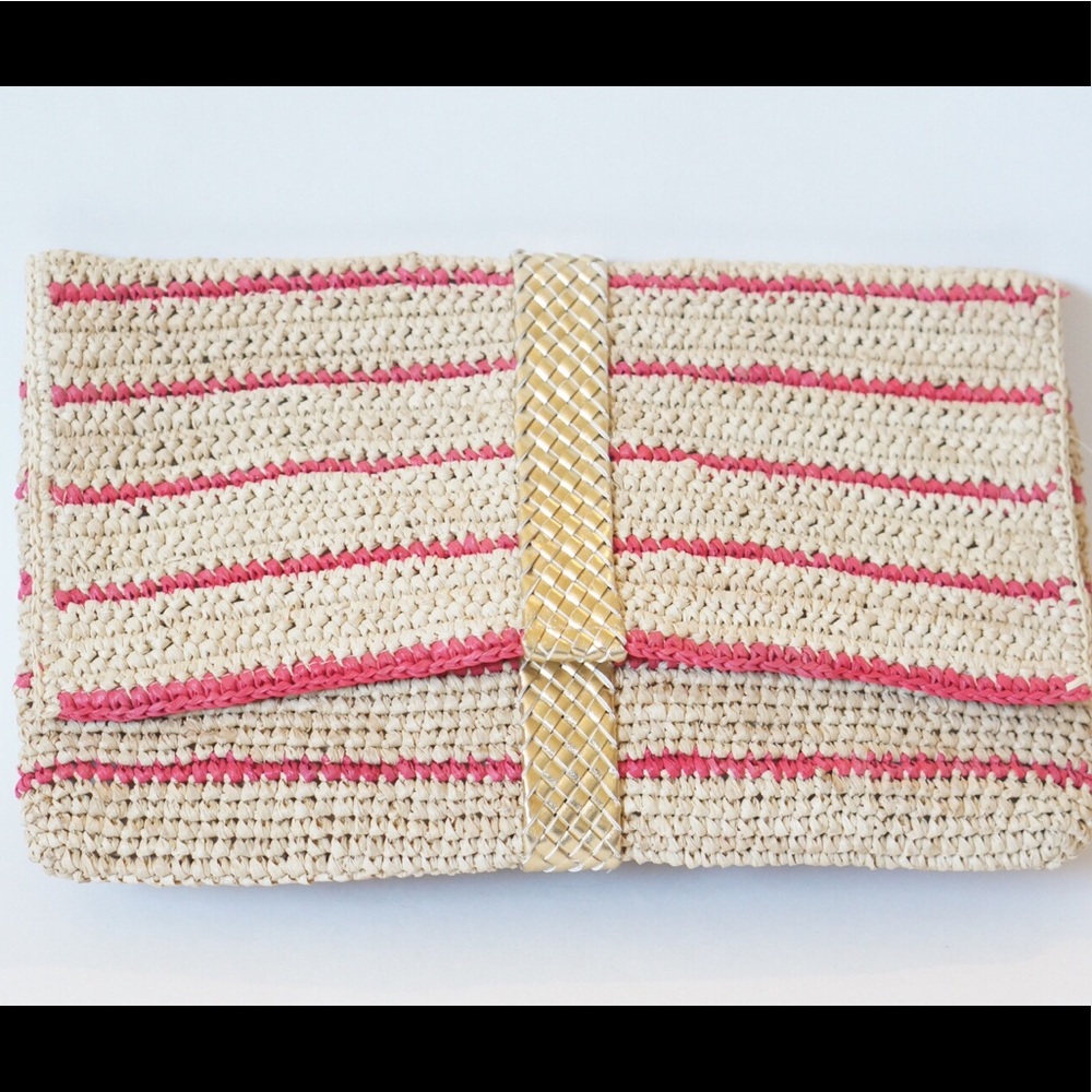 The Whitney (Coral) clutch by Mar y Sol